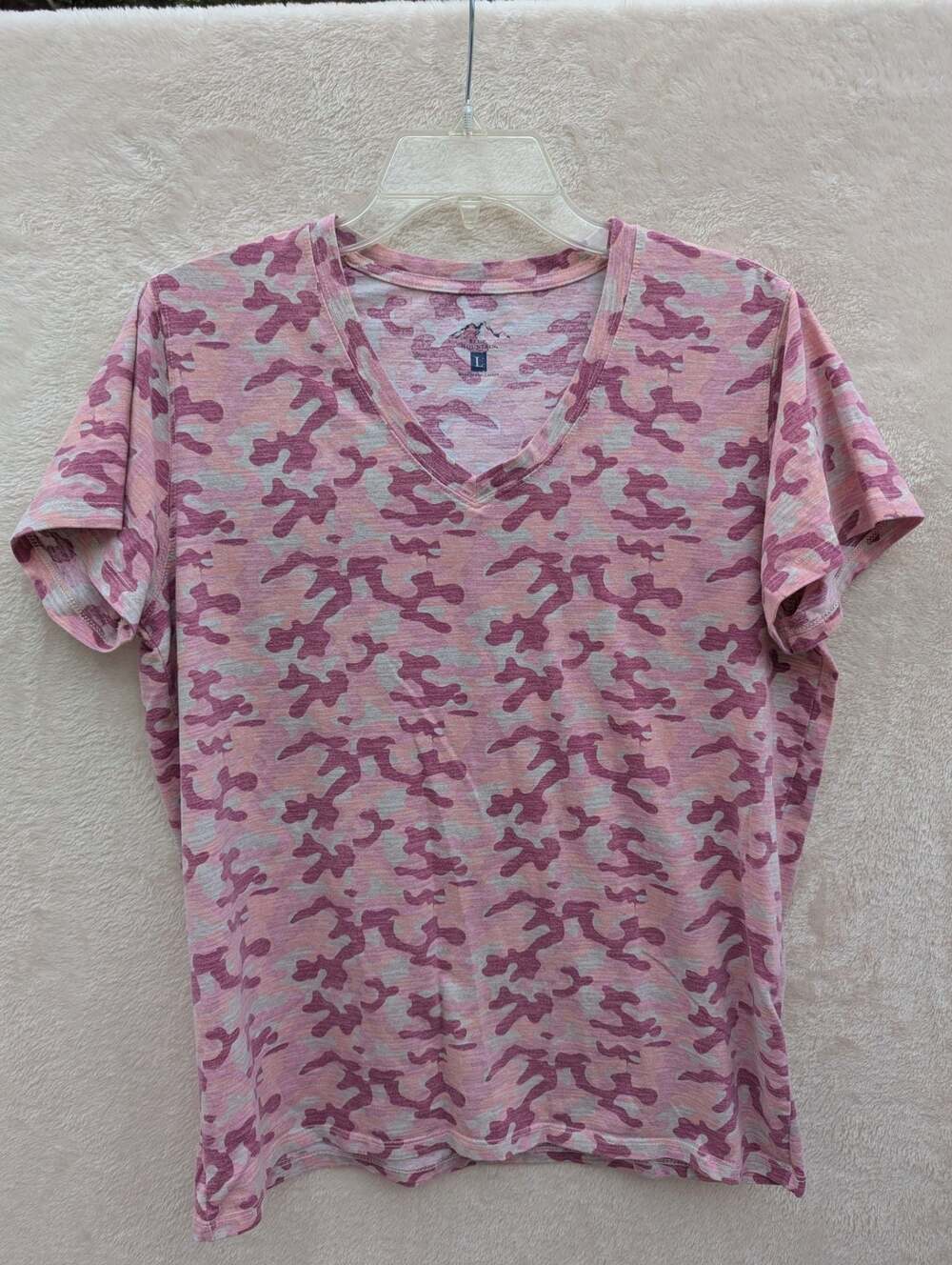 Blue Mountain Women's Pink Camouflage Print V-Neck Short Sleeve T-Shirt